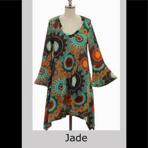 🆕💚 Geo print, asymmetrical hemline tunic
